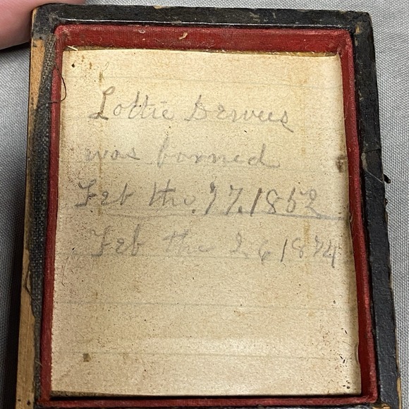 1/9 Plate Tintype Photo 1874 Young Woman Calico Dress w Provenance 1/2 Case - Picture 2 of 10